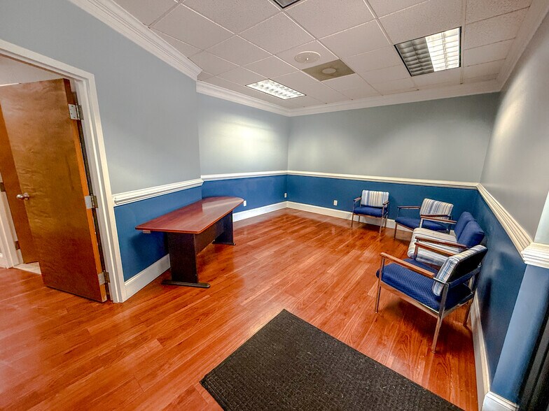 22335 Exploration Dr, Lexington Park, MD à vendre - Photo du bâtiment - Image 3 de 22