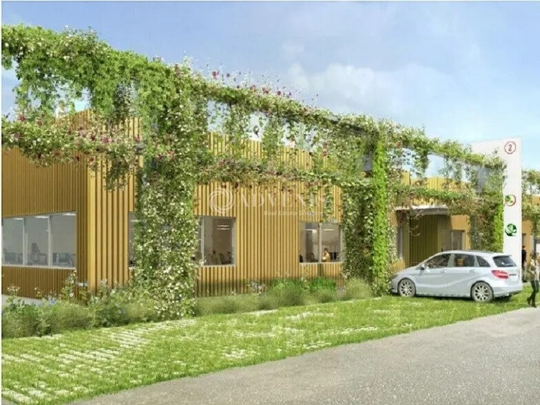 Flex in Osny for lease - Building Photo - Image 2 of 4