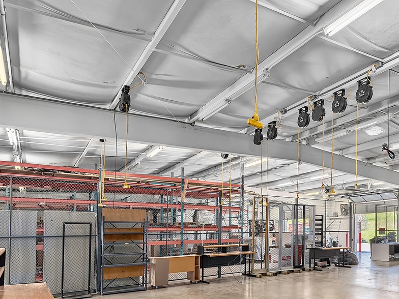 2 Trident Dr, Arden, NC for lease - Interior Photo - Image 3 of 18