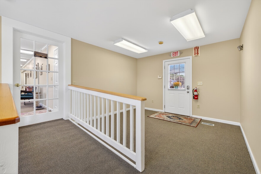 239 E Main St, Clinton, CT for sale - Building Photo - Image 3 of 13