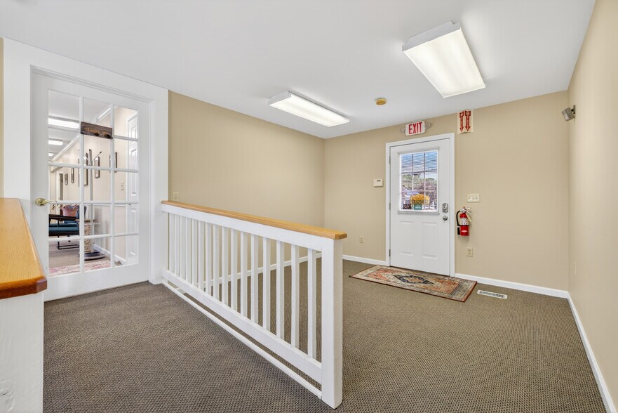 239 E Main St, Clinton, CT à vendre - Photo du bâtiment - Image 3 de 13