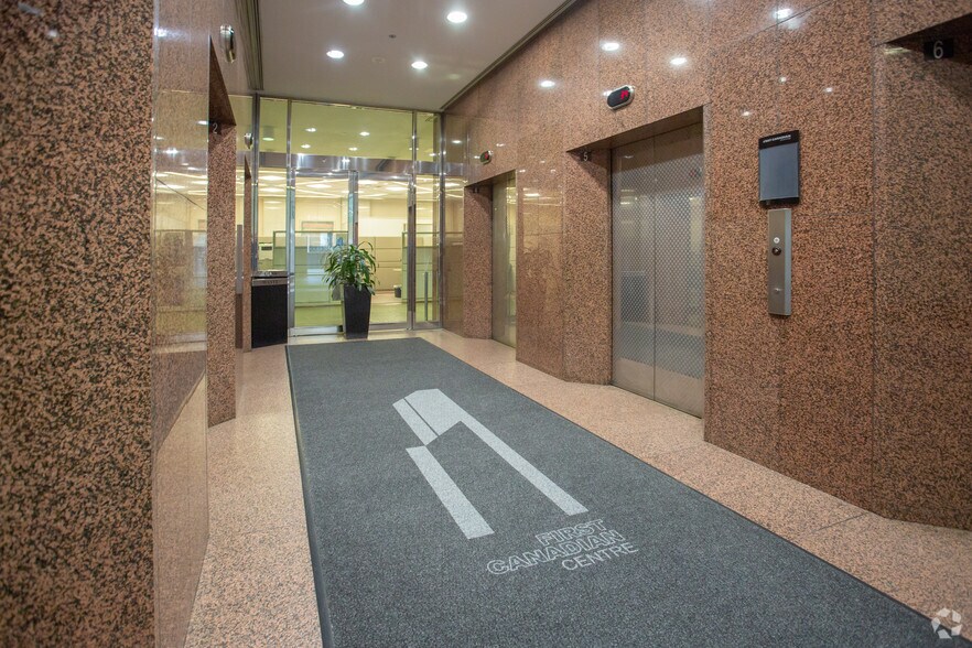 350 7th Ave SW, Calgary, AB à louer - Hall d’entrée - Image 3 de 7