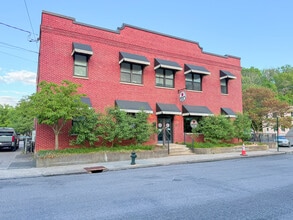 121 S Lewis St, Staunton, VA à louer Photo intérieure- Image 2 de 41