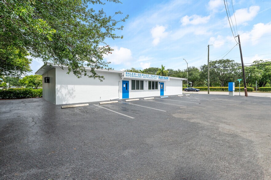 624 W State Road 84, Fort Lauderdale, FL à vendre - Photo du bâtiment - Image 2 de 11
