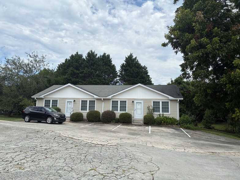 711 E Howell St, Hartwell, GA for sale - Building Photo - Image 2 of 11