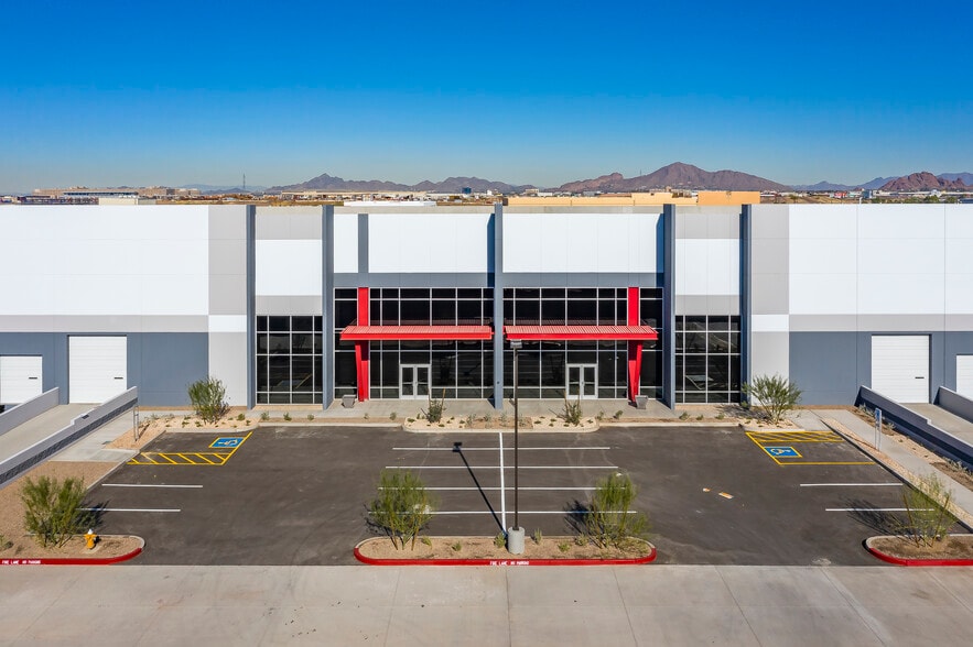 3050 S 44th St, Phoenix, AZ for lease - Building Photo - Image 2 of 18