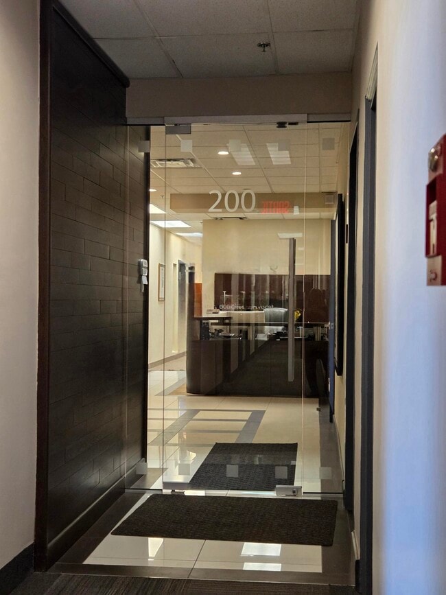 Plus de détails pour 4360 Ch de la Côte-de-Liesse, Mt Royal, QC - Bureau à louer
