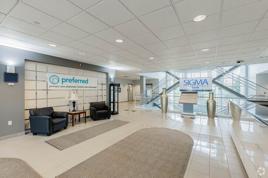 701 Technology Dr, Canonsburg, PA for lease - Lobby - Image 3 of 17