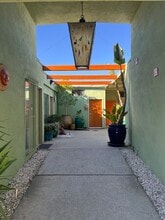 10700 Burbank Blvd, North Hollywood, CA à louer Photo intérieure- Image 2 de 9