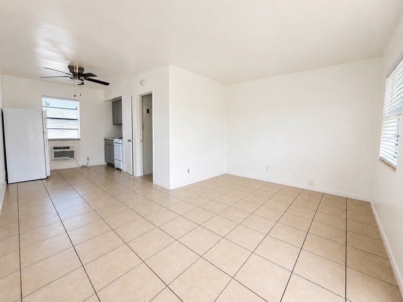 1730-1734 Fletcher St, Hollywood, FL à vendre - Photo du bâtiment - Image 2 de 7
