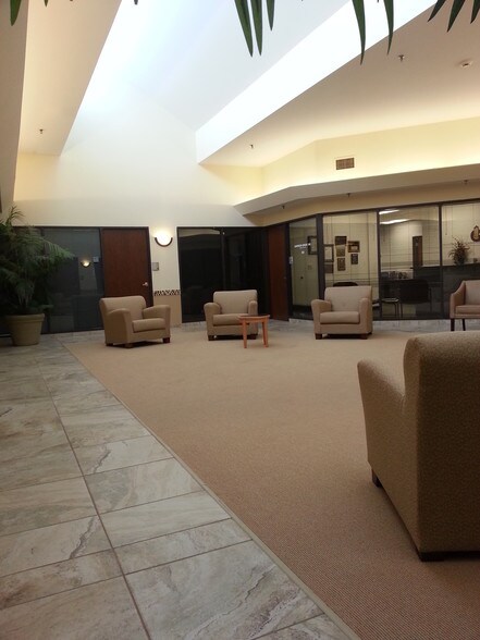 1999 Wabash Ave, Springfield, IL à vendre - Photo intérieure - Image 3 de 14