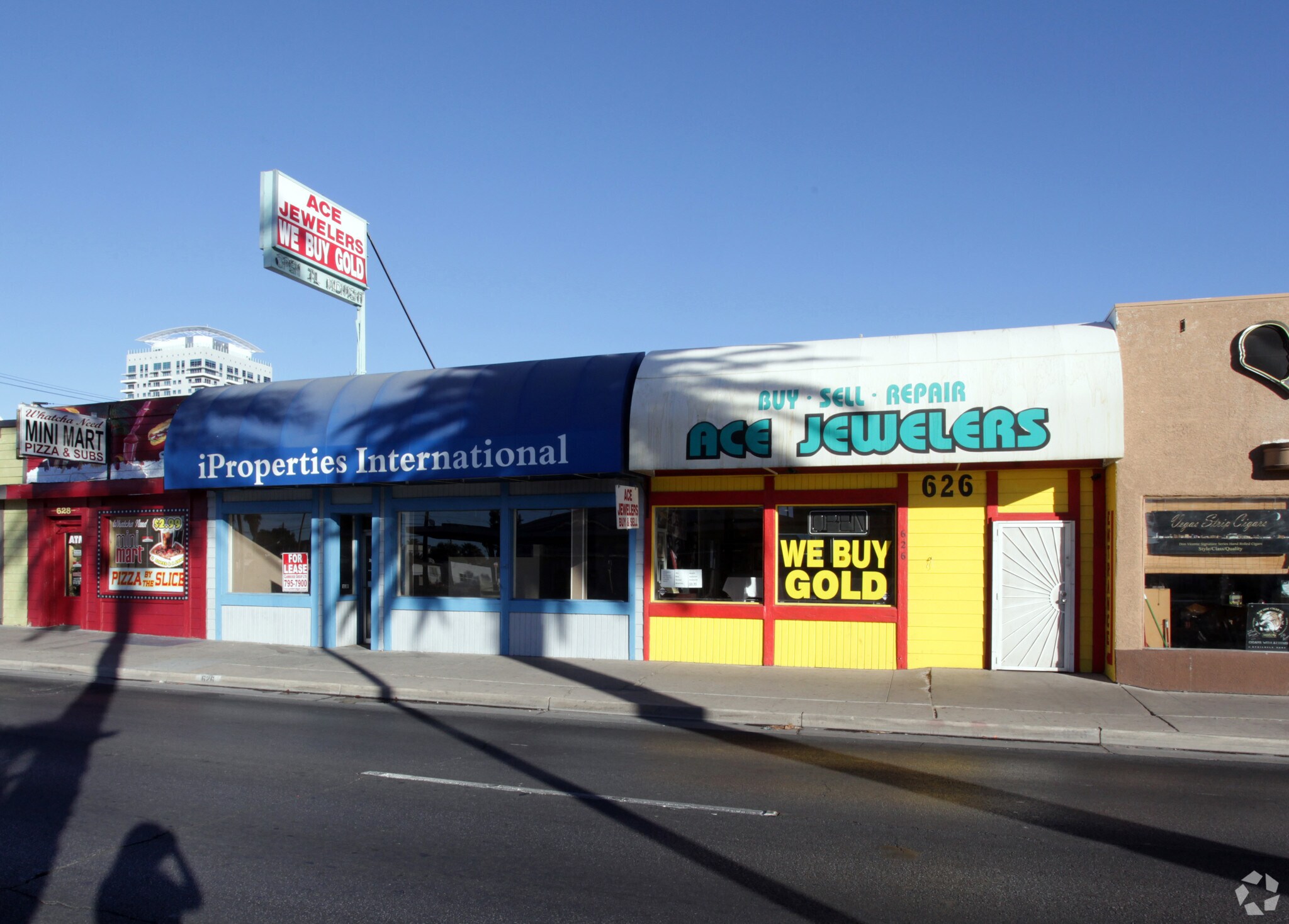 626 S Las Vegas Blvd, Las Vegas, NV for lease Primary Photo- Image 1 of 6