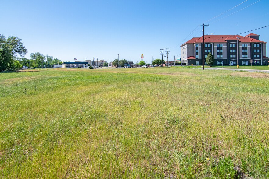 3.55 AC Market Place, Brownwood, TX for sale - Building Photo - Image 1 of 11