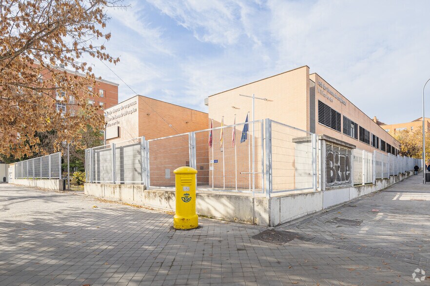 Avenida Orovilla, 54, Madrid, Madrid à louer - Photo du bâtiment - Image 2 de 3