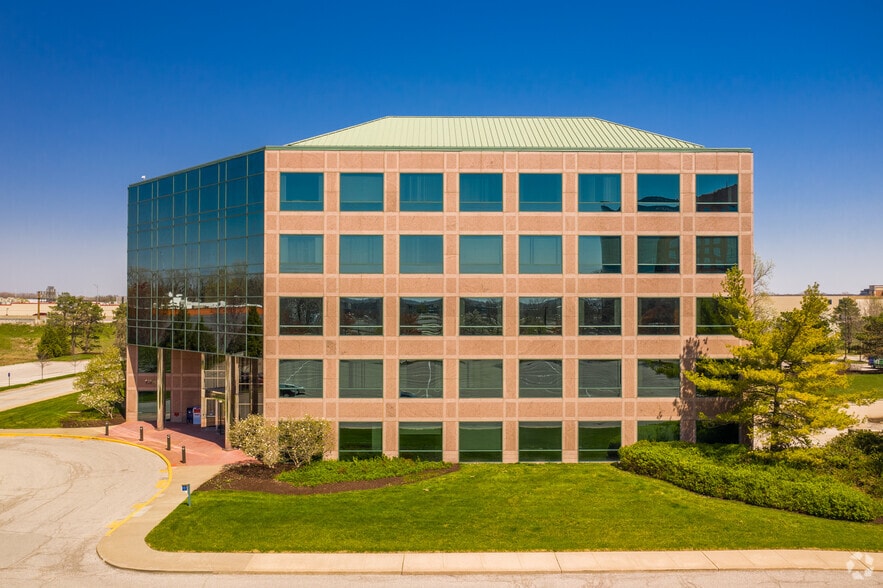 13801 Riverport Dr, Maryland Heights, MO for lease - Building Photo - Image 2 of 13