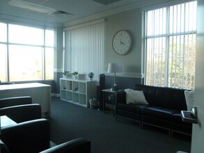 9110 Railroad Dr, Manassas Park, VA for lease Interior Photo- Image 2 of 4