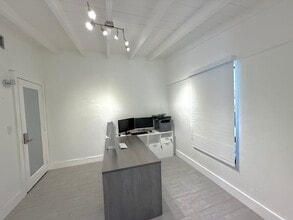 18100 SW 97th Ave, Palmetto Bay, FL for lease Interior Photo- Image 1 of 3