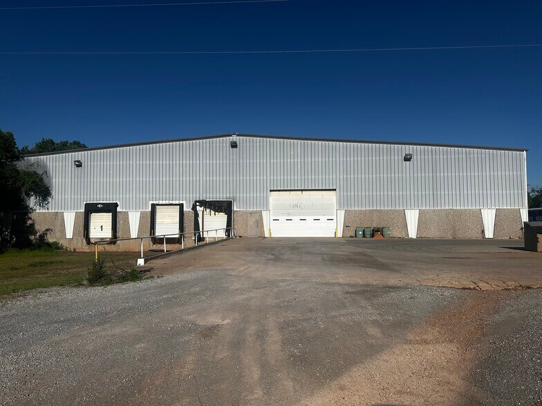 1001 S 7th St, Clinton, OK à vendre - Photo du bâtiment - Image 2 de 10