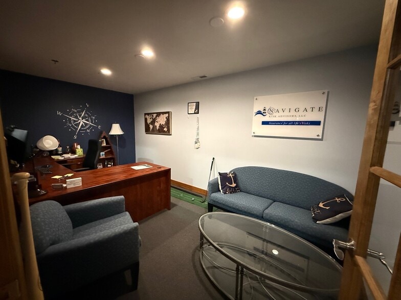 28899 Center Ridge Rd, Westlake, OH for sale - Interior Photo - Image 3 of 17