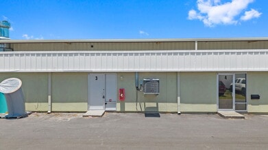 10525 Oak St NE, St Petersburg, FL for lease Interior Photo- Image 2 of 12