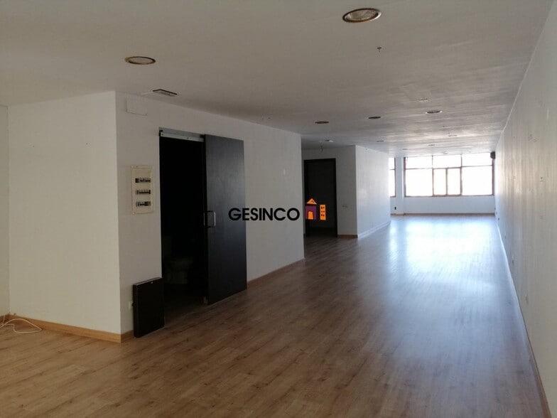 Retail in València for lease - Building Photo - Image 3 of 9