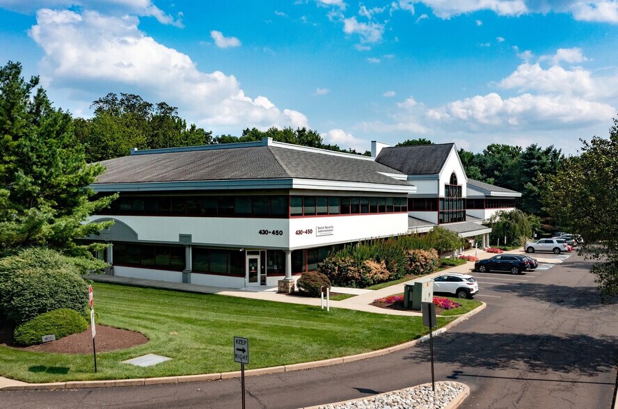 430-450 Lincoln Hwy, Fairless Hills, PA à louer - Photo du bâtiment - Image 2 de 11