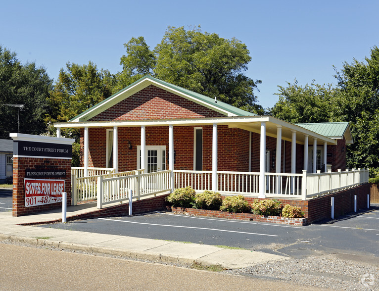 110 Court St, Senatobia, MS à vendre - Photo principale - Image 1 de 1