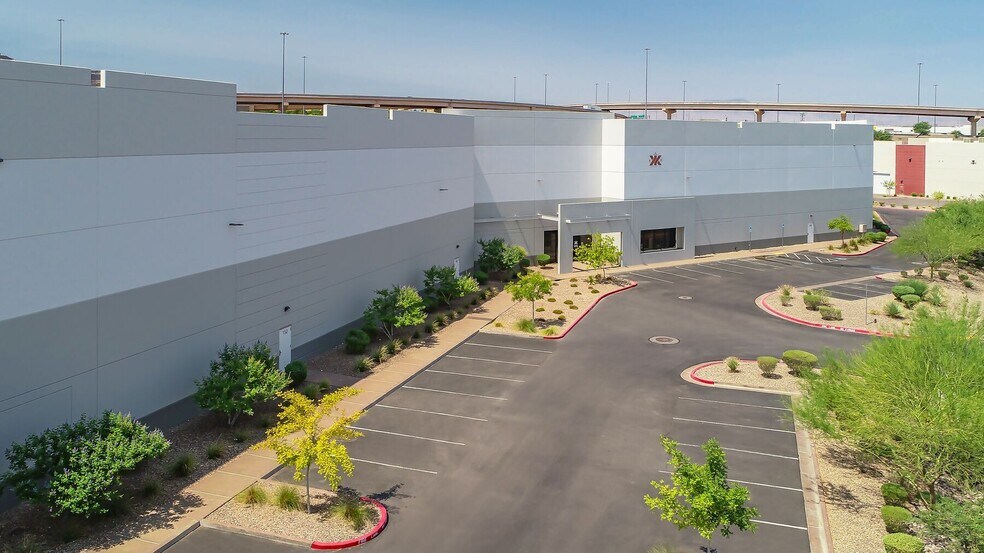 8385 Eastgate Rd, Henderson, NV à louer - Photo du bâtiment - Image 3 de 7