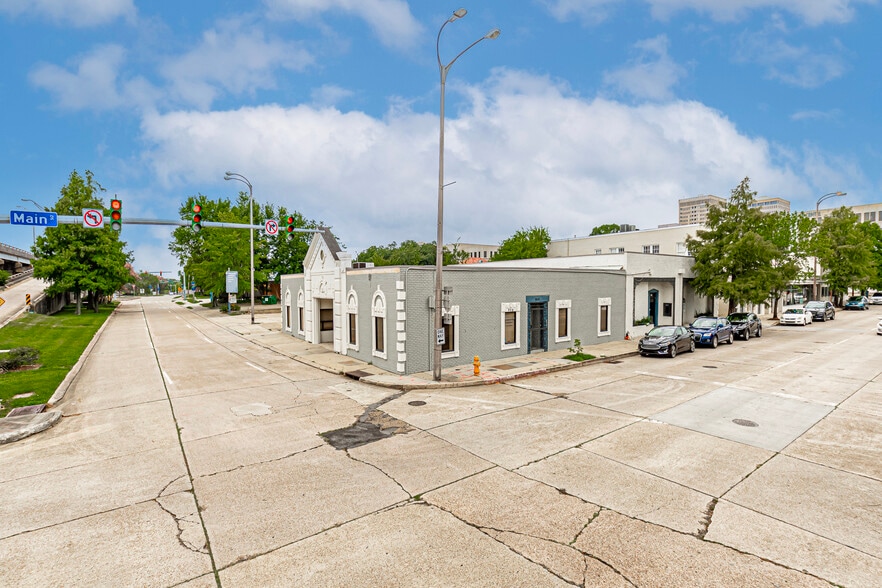 Downtown Office Portfolio w/ Private Pkg portfolio of 2 properties for sale on LoopNet.ca - Primary Photo - Image 1 of 55