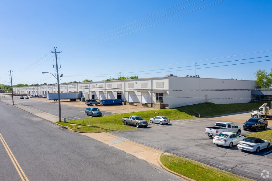 3800-3884 Crowfarn Dr, Memphis, TN for lease - Building Photo - Image 2 of 6