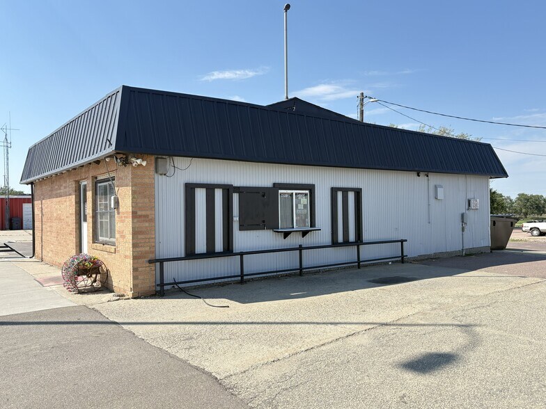 346 W 2nd St, Winner, SD à vendre - Photo du bâtiment - Image 2 de 15