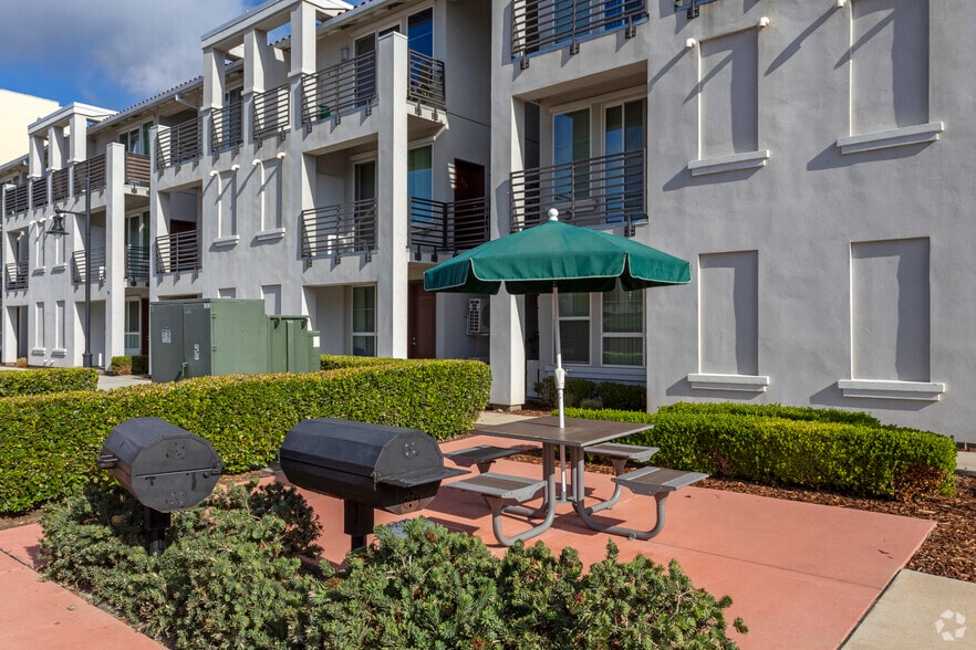 1560 Fulton St, Fresno, CA for sale - Building Photo - Image 3 of 7
