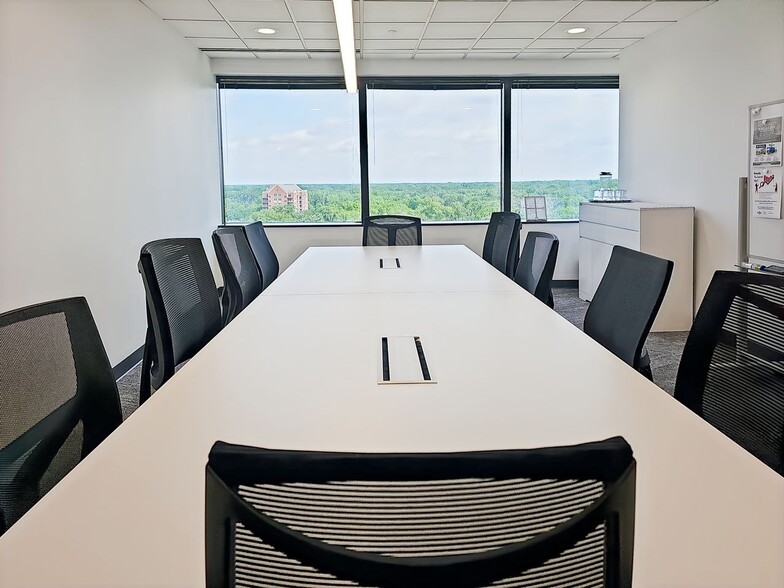 2150 E Lake Cook Rd, Buffalo Grove, IL for lease - Interior Photo - Image 3 of 31