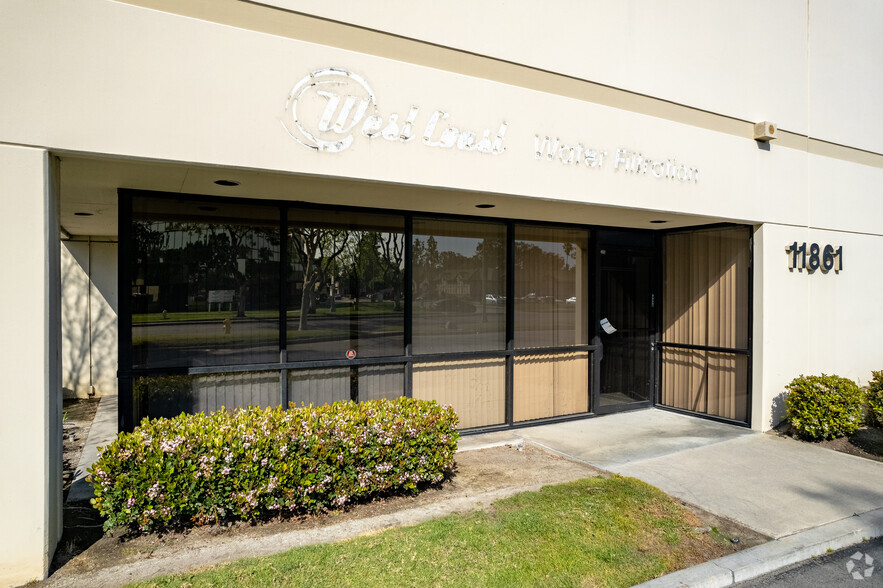 11861 Telegraph Rd, Santa Fe Springs, CA for lease - Building Photo - Image 3 of 5