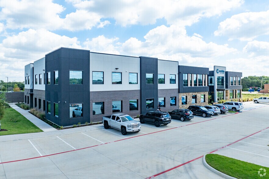 8376 Davis Blvd, North Richland Hills, TX à louer - Photo du bâtiment - Image 3 de 22