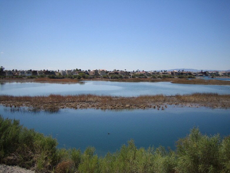 Needles Hwy, Laughlin, NV à vendre - Photo du bâtiment - Image 2 de 10