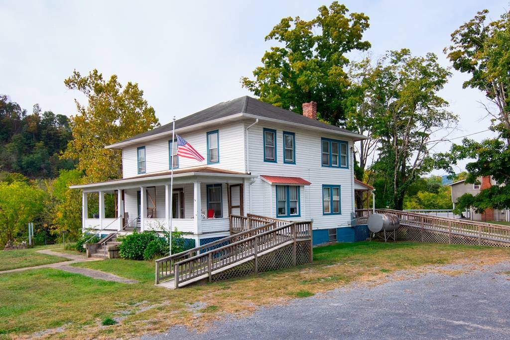101 Davis st, Alderson, WV à vendre Photo du bâtiment- Image 1 de 61