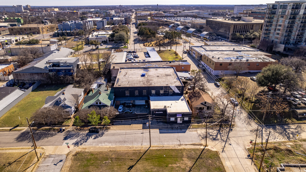 1204 Powhattan St, Dallas, TX for lease - Primary Photo - Image 1 of 28