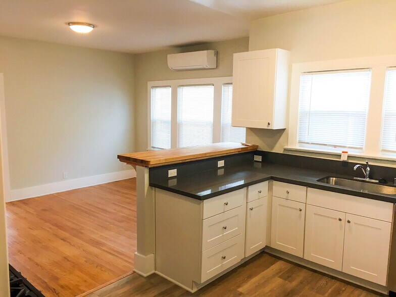 1504 S Bronson Ave, Los Angeles, CA à vendre - Photo du bâtiment - Image 2 de 7