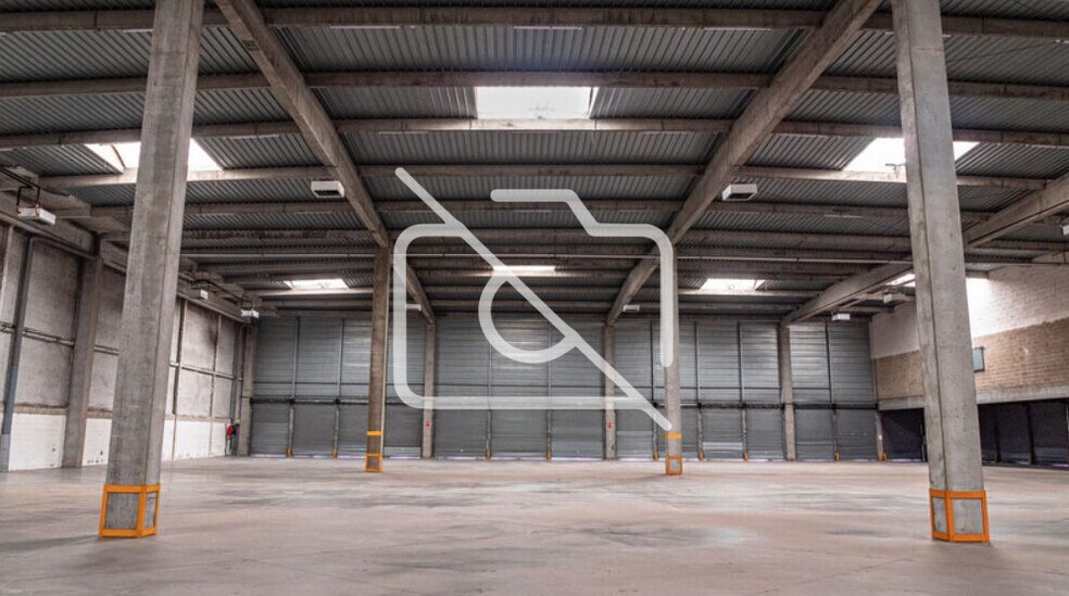 Industrial in Lieusaint for lease - Interior Photo - Image 2 of 3