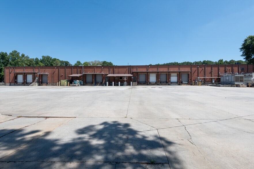 5682 E Ponce De Leon Ave, Stone Mountain, GA à louer - Photo du bâtiment - Image 3 de 7