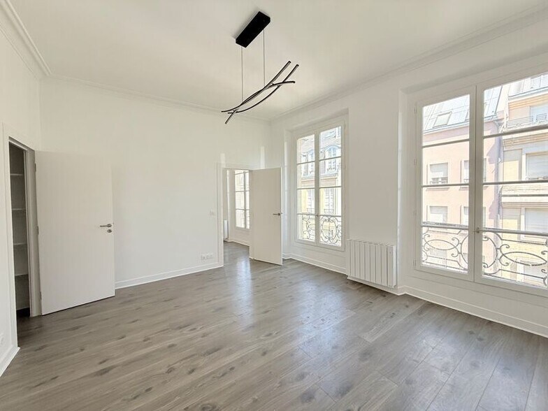 147 Rue Saint-Martin, Paris for lease - Interior Photo - Image 1 of 7