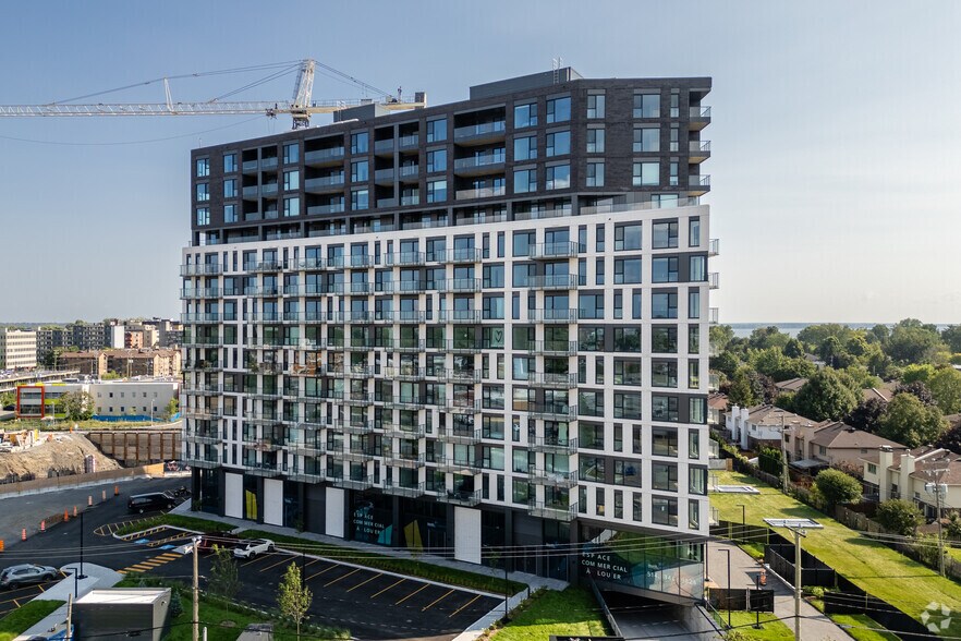 880 Av Carson, Dorval, QC à louer - Photo du bâtiment - Image 1 de 5