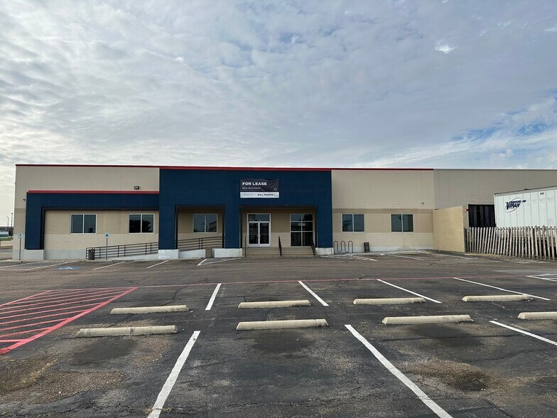 300 N Valley Mills Dr, Waco, TX à louer - Photo du bâtiment - Image 2 de 3