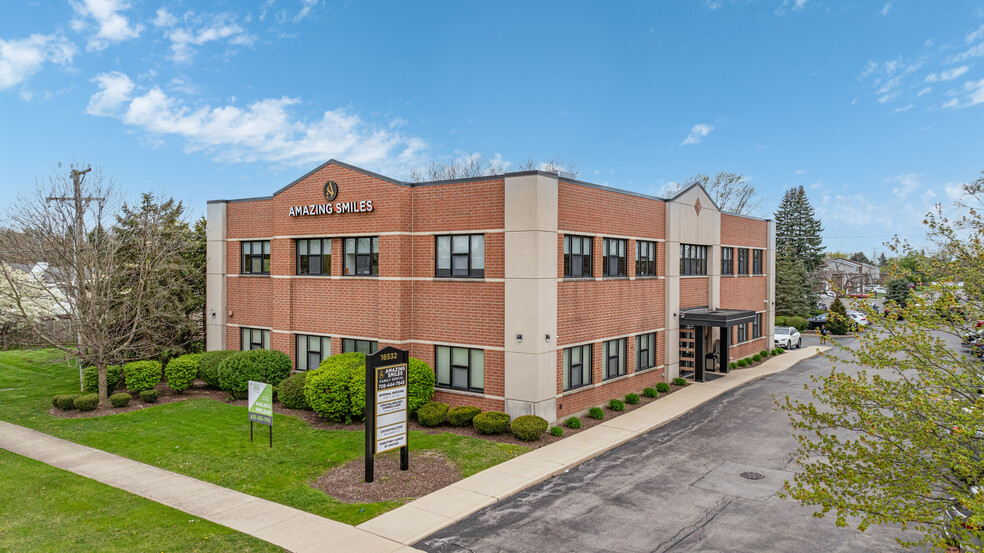 16532 Oak Park Ave, Tinley Park, IL for lease - Building Photo - Image 1 of 8