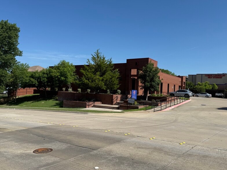 6116 Oakbend Trl, Fort Worth, TX for lease - Building Photo - Image 2 of 7