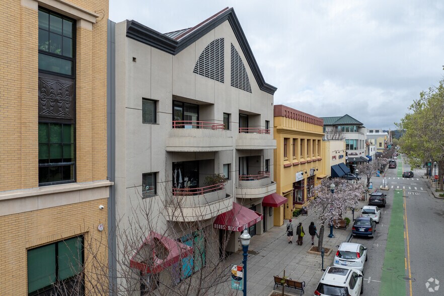 1115-1119 Pacific Ave, Santa Cruz, CA à louer - Photo du bâtiment - Image 3 de 10
