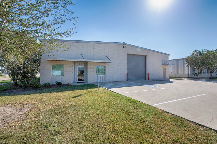 1201 Butler Rd, League City, TX for lease - Building Photo - Image 1 of 32