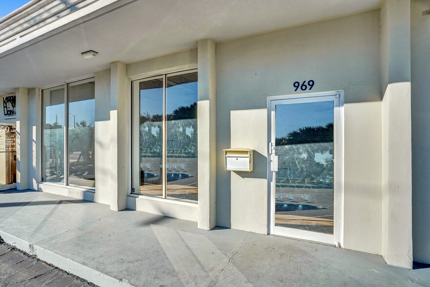 1109-1161 NE 45th St, Fort Lauderdale, FL for lease - Building Photo - Image 3 of 22