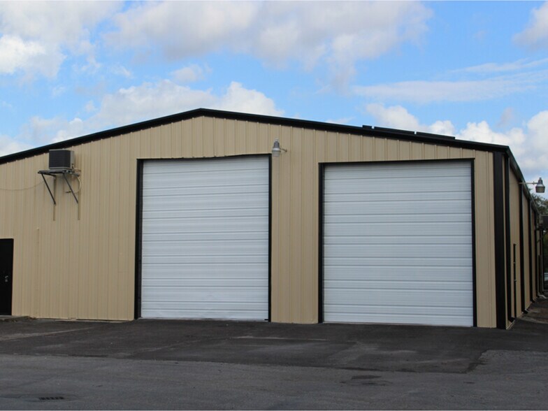 13215 N Nebraska Ave, Tampa, FL à louer - Photo du bâtiment - Image 2 de 7